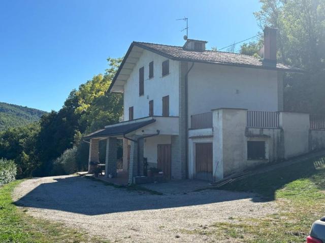 Villa in affitto a Città di Castello, box, terrazzo, parquet TrovaCasa