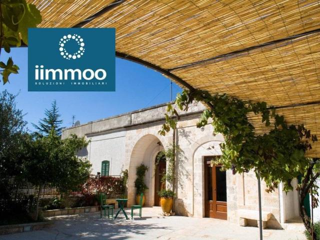 Villa in affitto a Cisternino via Martina Franca, 100, arredato, giardino privato, posto auto TrovaCasa