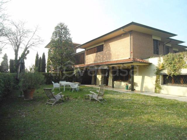 Villa in affitto a Bologna via degli Scalini, giardino privato, posto auto, terrazzo TrovaCasa