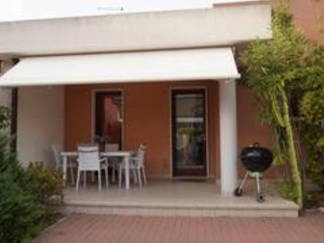 Villa in affitto a Brindisi brindisi Torre Testa,39, arredato, giardino, posto auto TrovaCasa