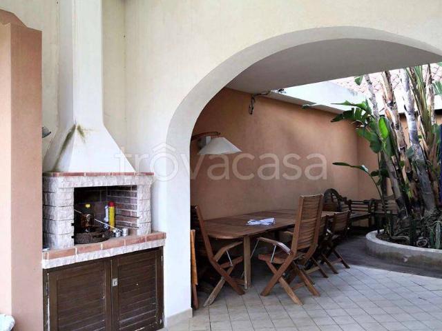 Villa in affitto a Brindisi via di Torre Testa, arredato, giardino privato, balcone TrovaCasa
