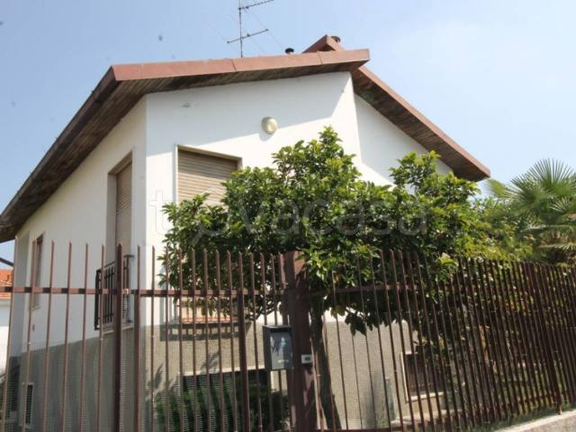 Villa in affitto a Busto Arsizio via Gela, arredato, giardino privato, posto auto TrovaCasa