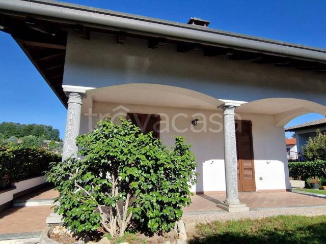 Villa in affitto a Gazzada Schianno via Giannino Barbieri, 21, giardino privato, box, parzialmente arredato TrovaCasa