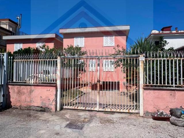 Villa in affitto a Giugliano in Campania via Staffetta, non arredato/vuoto, giardino privato, box TrovaCasa