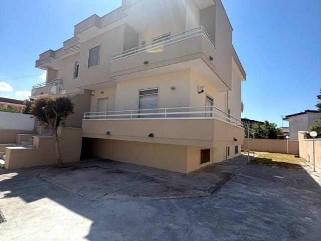 Villa in affitto a Giugliano in Campania via Staffetta, non arredato/vuoto, giardino privato, doppia esposizione TrovaCasa