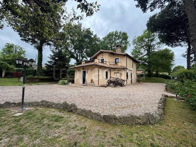 Villa in affitto a Grottaferrata via Vicinale della Macchia, arredato, giardino privato, terrazzo TrovaCasa