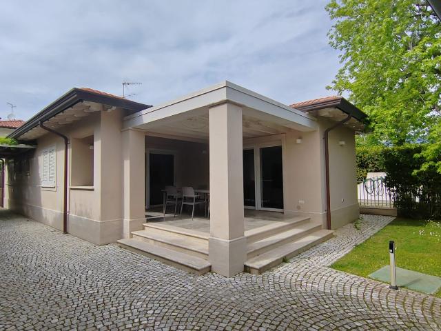 Villa in affitto a forte dei marmi centro