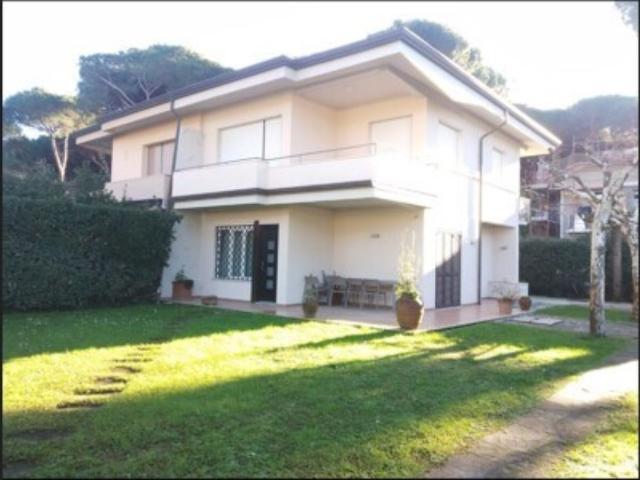 Villa in affitto a Forte dei Marmi, giardino, posto auto, aria condizionata TrovaCasa