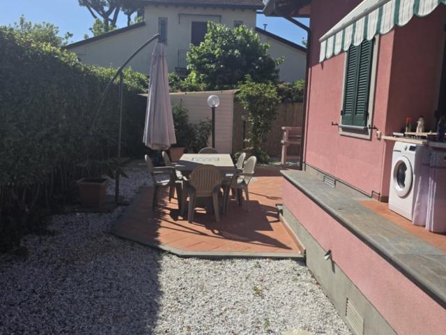 Villa in affitto a Forte dei Marmi, giardino, posto auto, veranda TrovaCasa