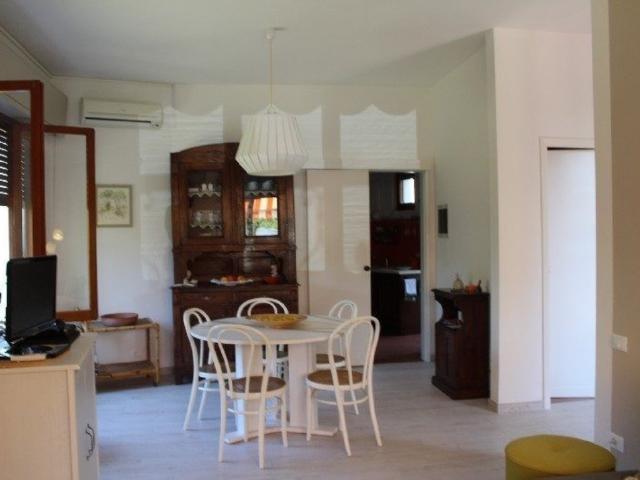 Villa in affitto a Forte dei Marmi, giardino, semicentrale, aria condizionata TrovaCasa