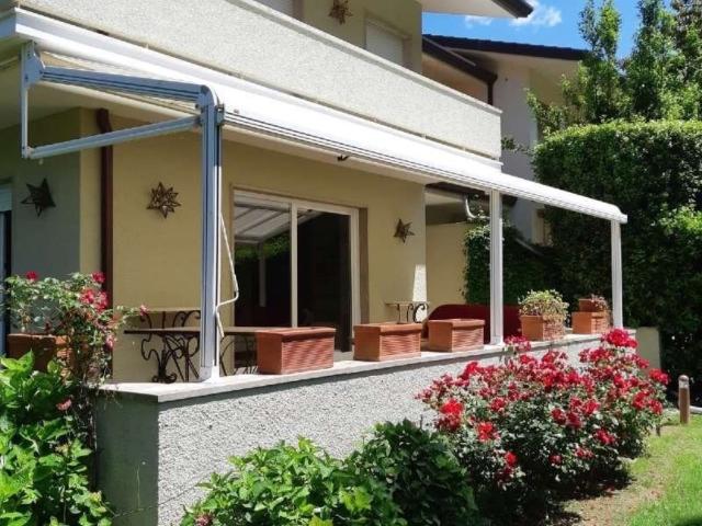 Villa in affitto a Forte dei Marmi, giardino, taverna, veranda TrovaCasa