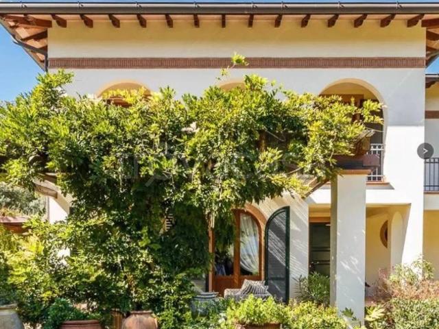 Villa in affitto a Forte dei Marmi, giardino, terrazzo, luminoso TrovaCasa