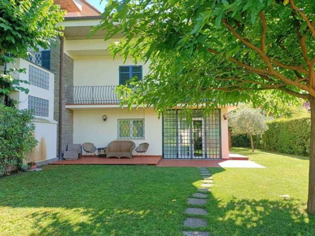 Villa in affitto a Forte dei Marmi LU