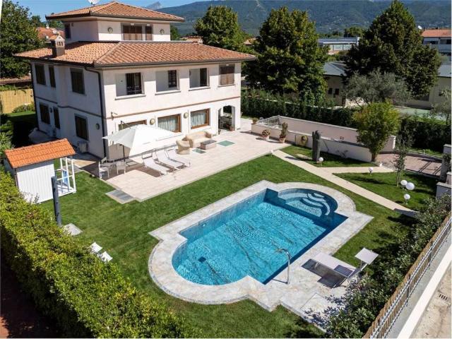 Villa in affitto a Forte dei Marmi LU