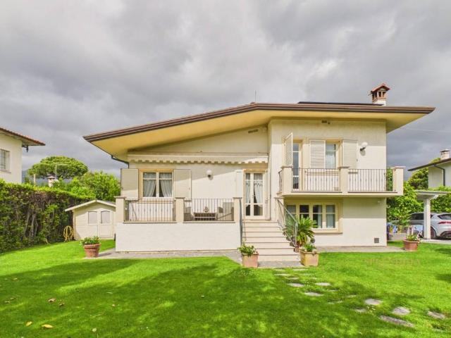 Villa in affitto a Forte dei Marmi LU