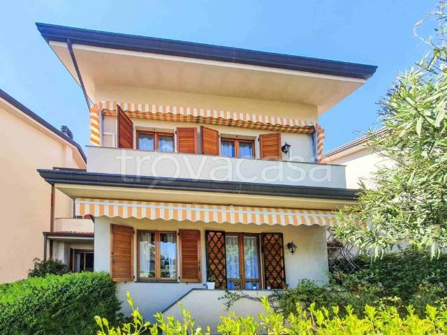 Villa in affitto a Forte dei Marmi provinciale, 60, posto auto, terrazzo, centrale TrovaCasa