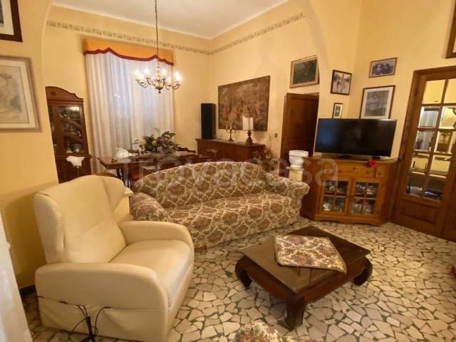 Villa in affitto a Forte dei Marmi via 20 Settembre, arredato, giardino privato, posto auto TrovaCasa