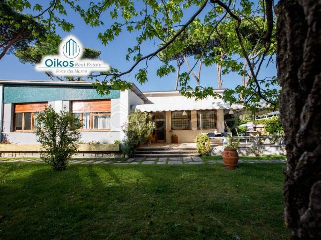 Villa in affitto a Forte dei Marmi via Terreni Pacchiani, arredato, giardino privato, posto auto TrovaCasa