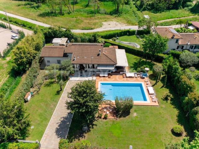 Villa in affitto a Forte dei Marmi via Vaiana, 92, arredato, giardino privato, aria condizionata TrovaCasa