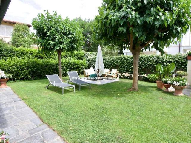Villa in affitto a Forte dei Marmi via agnelli, 80, giardino privato, posto auto, terrazzo TrovaCasa