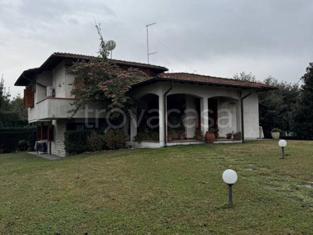 Villa in affitto a Forte dei Marmi via Andrea Doria, 3, arredato, giardino privato, terrazzo TrovaCasa