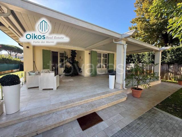 Villa in affitto a Forte dei Marmi via Antonio Canova, 1, arredato, giardino privato, posto auto TrovaCasa