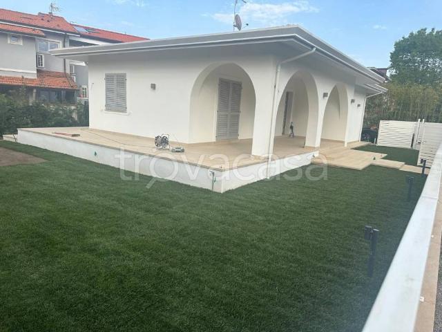 Villa in affitto a Forte dei Marmi via Antonio Gramsci, arredato, giardino privato, posto auto TrovaCasa