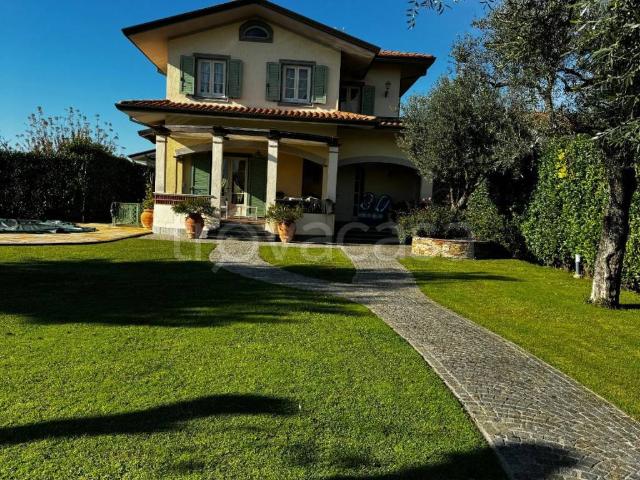 Villa in affitto a Forte dei Marmi via degli Olmi, 88A, arredato, giardino privato, terrazzo TrovaCasa