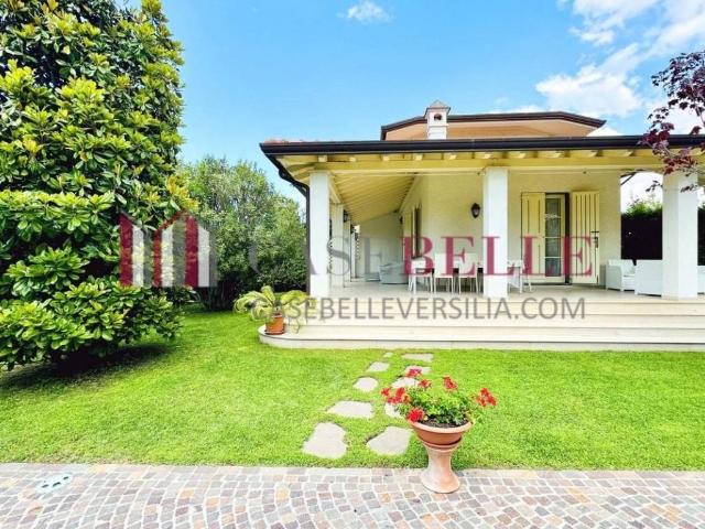 Villa in affitto a Forte dei Marmi via dell'Acqua, 39, arredato, giardino privato, aria condizionata TrovaCasa