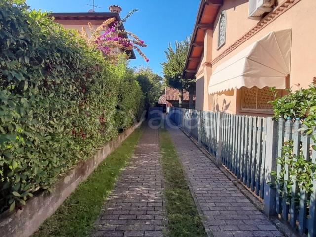 Villa in affitto a Forte dei Marmi via Duca degli Abruzzi, arredato, giardino privato, posto auto TrovaCasa