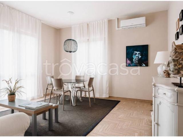 Villa in affitto a Forte dei Marmi via Giuseppe Viner, arredato, giardino privato, terrazzo TrovaCasa