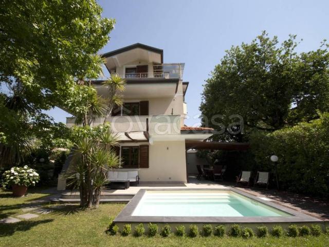Villa in affitto a Forte dei Marmi via m. Civitali, giardino privato, terrazzo, lavatrice TrovaCasa