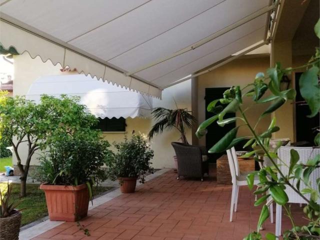 Villa in affitto a Forte dei Marmi via Marco Polo, arredato, giardino privato, posto auto TrovaCasa