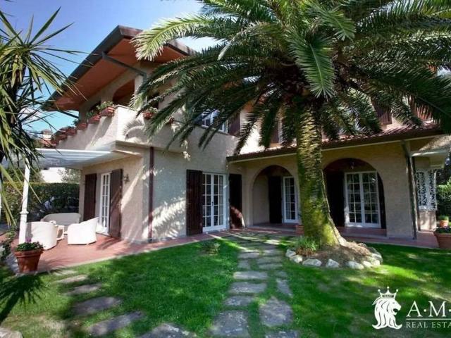 Villa in affitto a Forte dei Marmi via Padre Ignazio Da Carrara s.n.c giardino, terrazzo, vista mare TrovaCasa