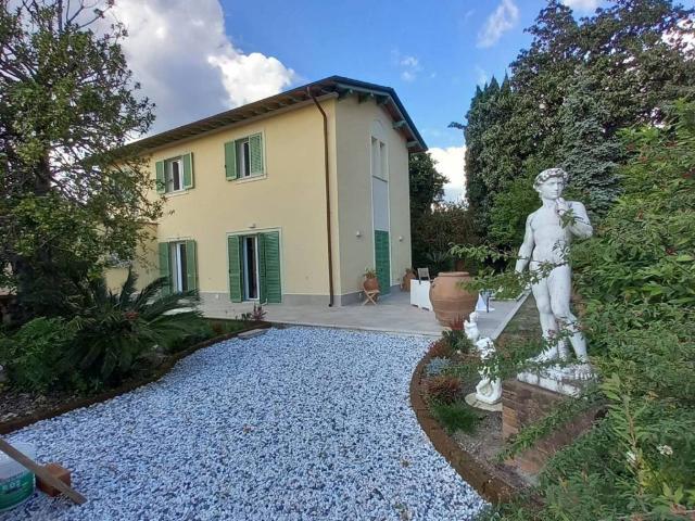 Villa in affitto a Forte dei Marmi via Provinciale, 150, arredato, giardino privato, posto auto TrovaCasa