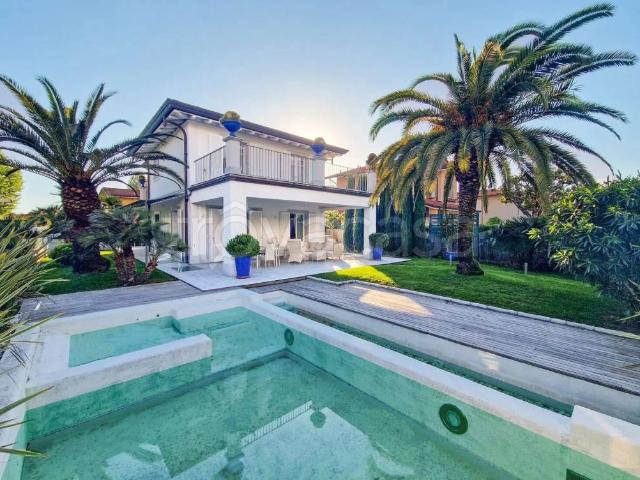 Villa in affitto a Forte dei Marmi via Scassicarli, 83 /a, giardino, terrazzo, centrale TrovaCasa
