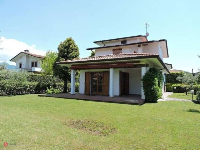 Villa in affitto a Forte dei Marmi via Salvador Allende, arredato, giardino privato, box TrovaCasa