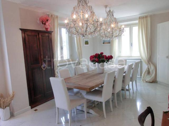 Villa in affitto a Forte dei Marmi via Stagi Stagio, arredato, giardino privato, posto auto TrovaCasa