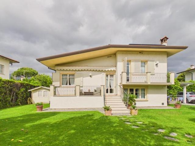 Villa in affitto a Forte dei Marmi 140 mq Rif: 1413771