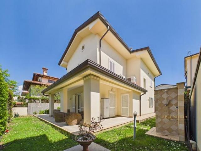 Villa in affitto a Forte dei Marmi 180 mq Rif: 1409868