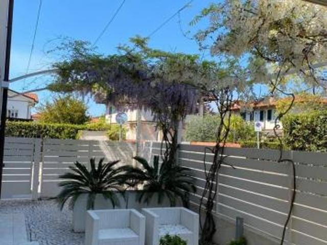 Villa in affitto a Forte dei Marmi 240 mq Rif: 1330068