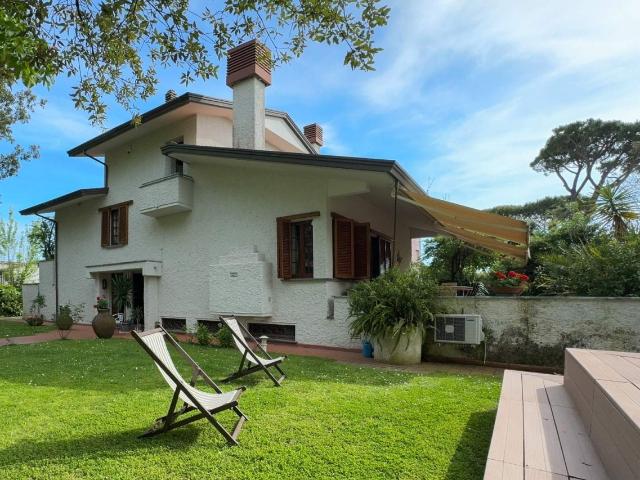 VILLA in AFFITTO a FORTE DEI MARMI