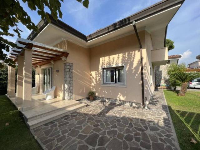 Villa in affitto a Forte Dei Marmi