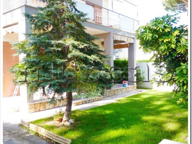 Villa in affitto a Fiumicino, arredato, giardino privato, posto auto TrovaCasa