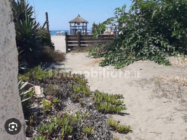 Villa in affitto a Fiumicino lungomare di Levante, arredato, giardino privato, lungomare TrovaCasa