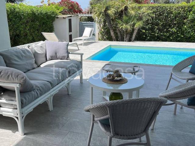 Villa in affitto a Fiumicino lungomare di Ponente, arredato, giardino privato, terrazzo TrovaCasa