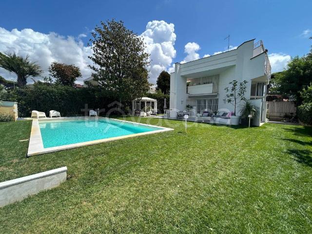 Villa in affitto a Fiumicino via Bagnoli, arredato, giardino privato, terrazzo TrovaCasa