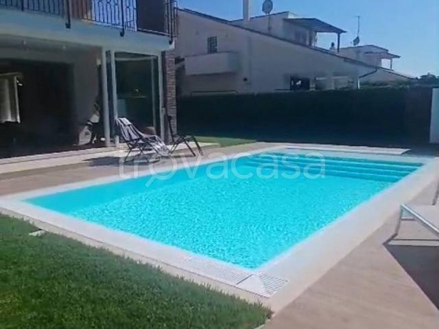 Villa in affitto a Fiumicino via Bonaria, arredato, giardino privato, nuova costruzione TrovaCasa