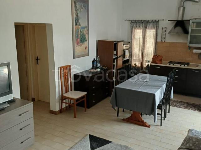 Villa in affitto a Fiumicino via dei Dentali, arredato, giardino privato, posto auto TrovaCasa