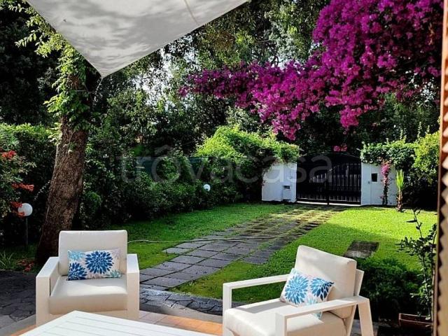 Villa in affitto a Fiumicino via Gabicce Mare, arredato, giardino privato, luminoso TrovaCasa